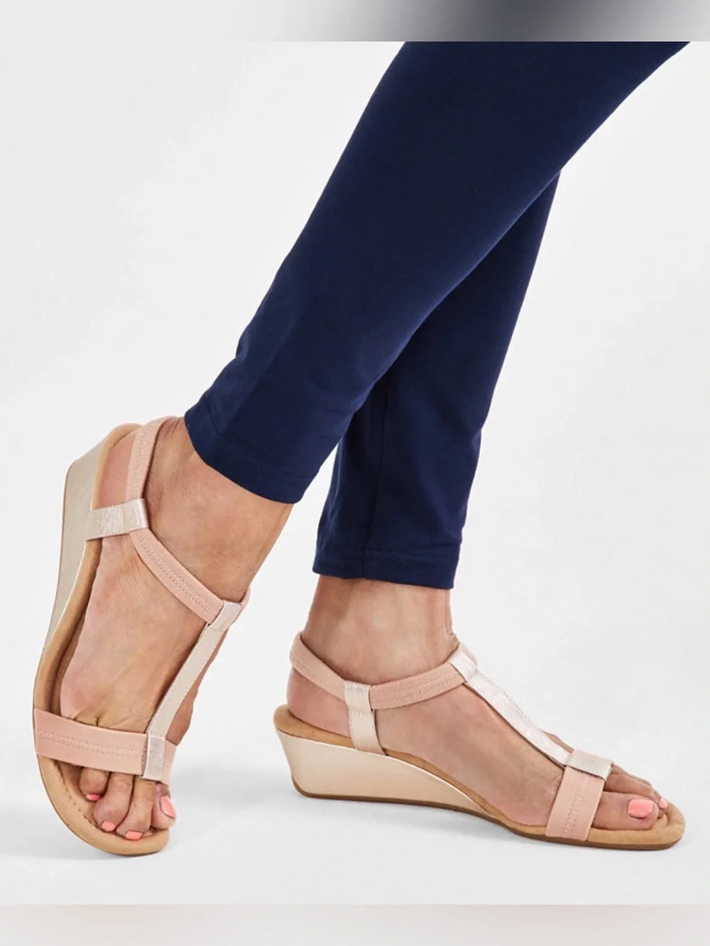 NIB Style & Co. Step ’N Flex Voyage T-Strap Wedge Sandals - Rose Gold - Size 12M